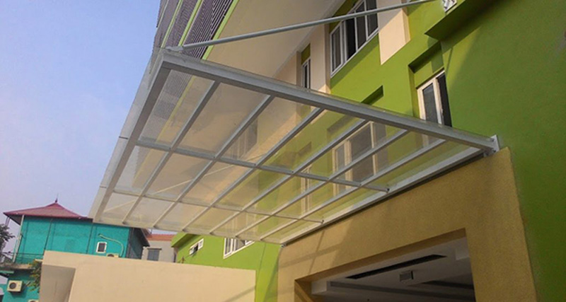 Mái kính cường lực hệ cáp treo phù hợp làm mái sảnh cho các tòa nhà, chung cư,...