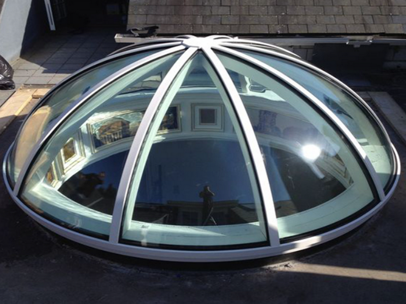 Mẫu mái kính vòm có tính ứng dụng cao và được ưa chuộng trong nhiều công trình